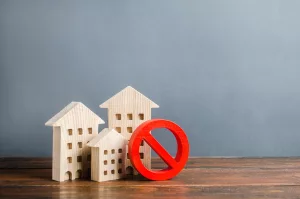 homes with prohibition symbol in front